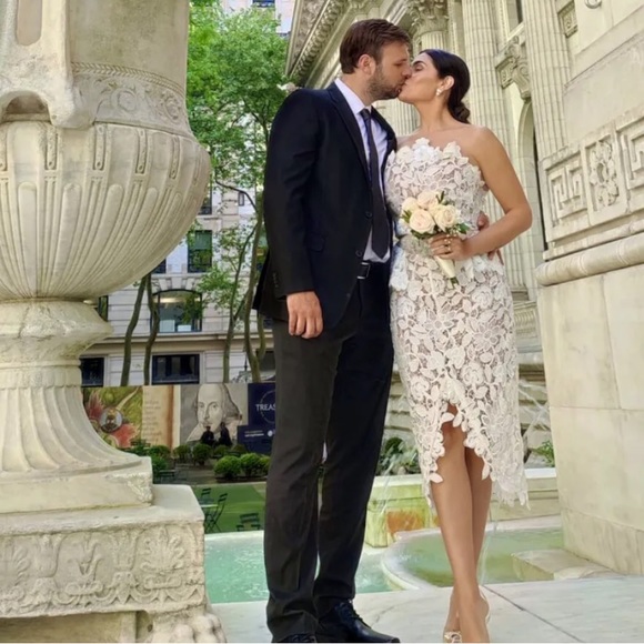 Brides! Elegant floral lace Elliatt Times Dress - Picture 5 of 6